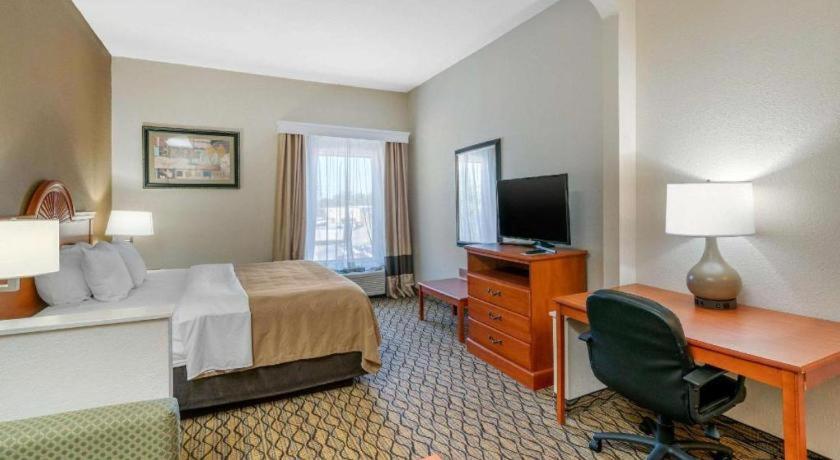 Quality Inn & Suites Jefferson City Exterior photo